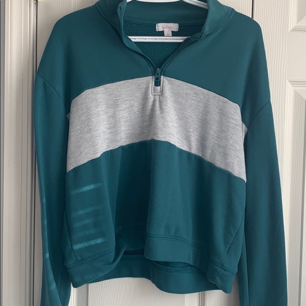 Kind sleeve shirt with colar